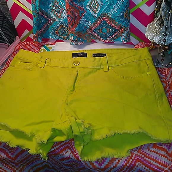 Jessica Simpson shorts $$4x20 - Picture 2 of 4